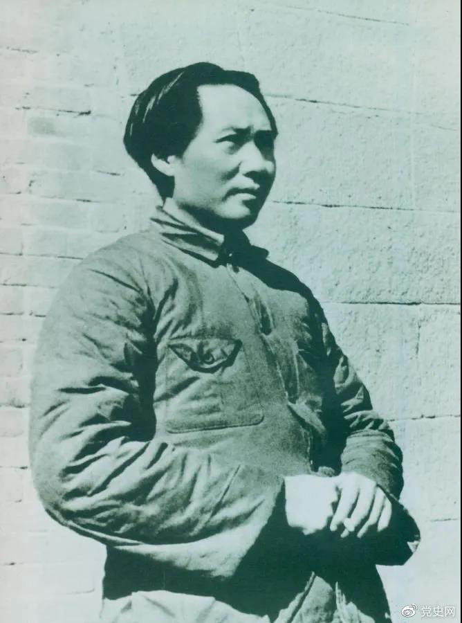 1936年2月至5月，毛澤東、彭德懷率軍進(jìn)行了東征戰(zhàn)役。圖為指揮東征戰(zhàn)役時的毛澤東。