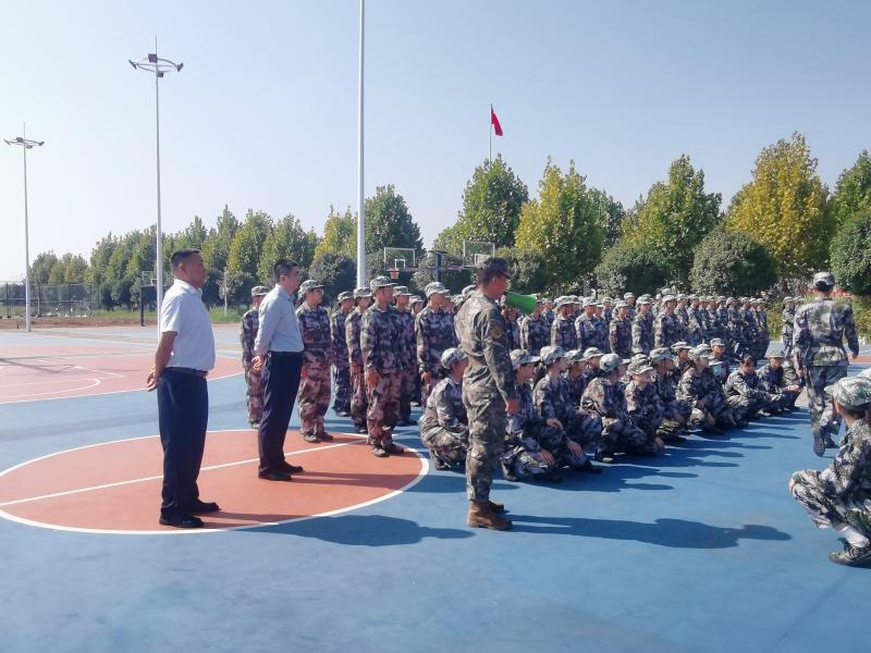 10.23曾書記視察軍訓(xùn)6.jpg